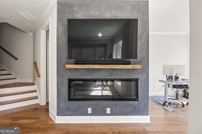Building Photo - 2145 Burnside Dr NW