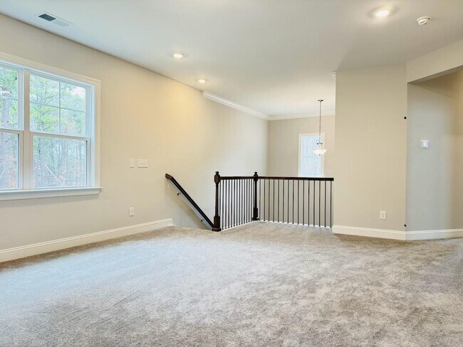 Building Photo - Single Family 4 Bedroom 3 Bathroom for Rent - Guest Bedroom Down