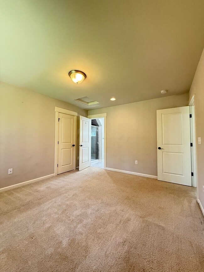 Building Photo - Spacious 3BR + Bonus Timber Creek Home for...
