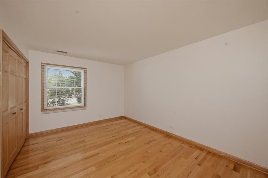 Building Photo - 1671 Grosvenor Cir