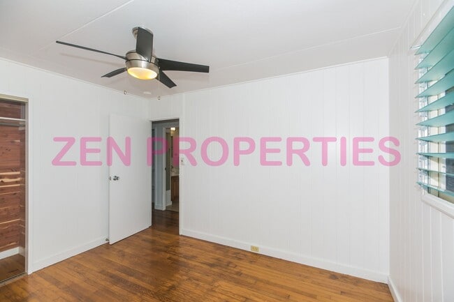 Building Photo - 1555 Moani St
