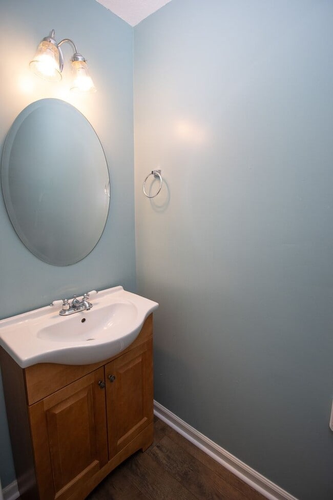 Building Photo - Beautiful 3BR/2.5BA Home with Fenced Yard, Granite Kitchen & Neighborhood Pool