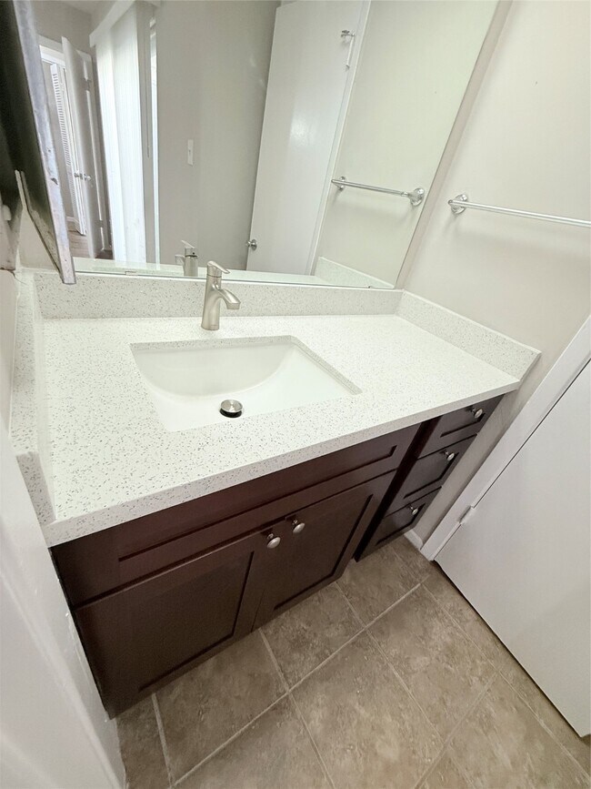 Building Photo - 6624 Westwick Dr
