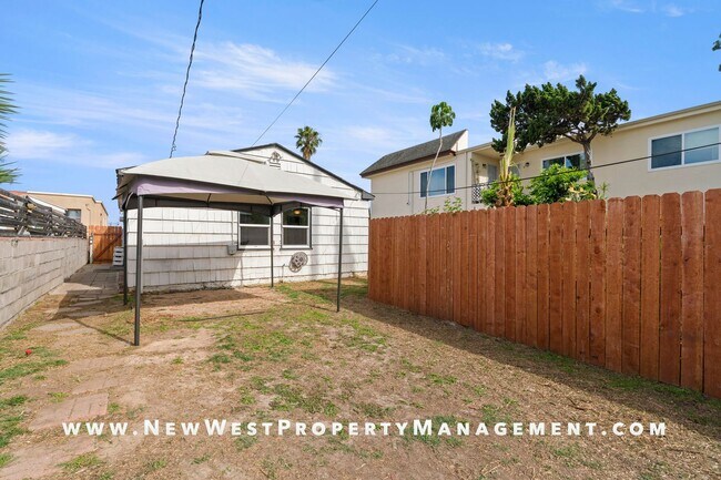 Building Photo - Recently Renovated University Heights 2 Bed 1 Bath with 2 off-street parking spaces! Pet OK!
