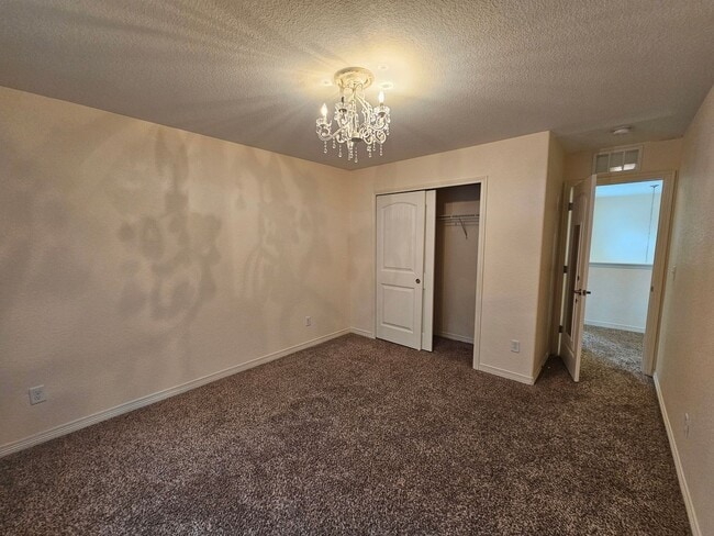 Building Photo - 4 Bed 3 Bath in Lorson Ranch!!