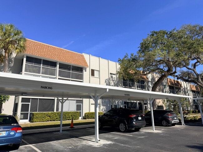 Building Photo - RESORT-STYLE 55+ LIVING — 1 BED / 1 BATH WITH PRIVATE LANAI & GOLF COURSE VIEWS! ? 1 MONTH FREE ?