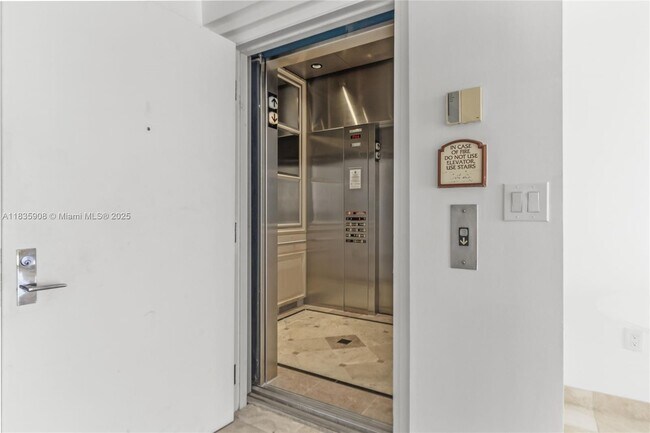 Building Photo - 703 Crandon Blvd