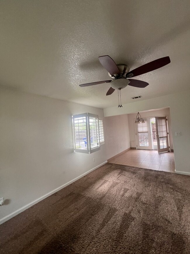 Building Photo - Super cute 2 bedroom condo