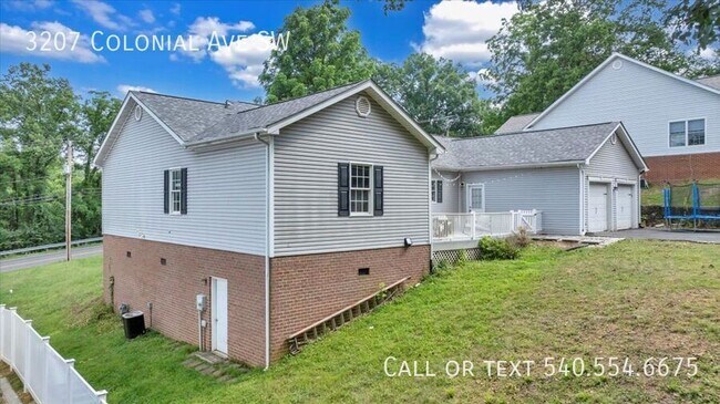 Building Photo - 3207 Colonial Ave SW