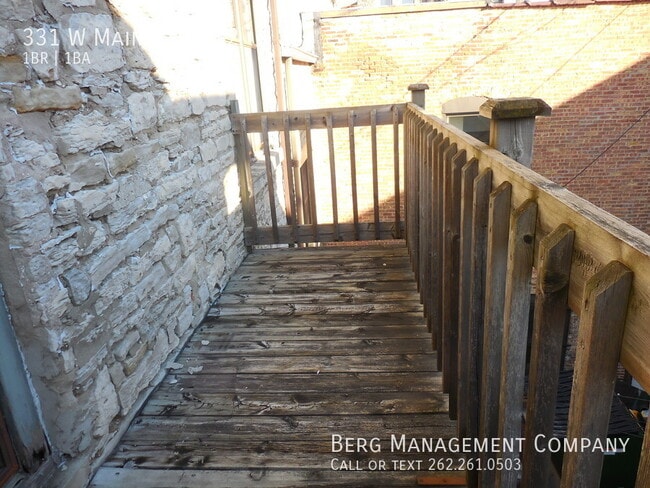 Building Photo - 331 W Main St