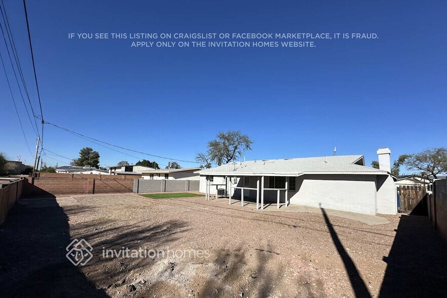 Building Photo - 427 E Riviera Dr