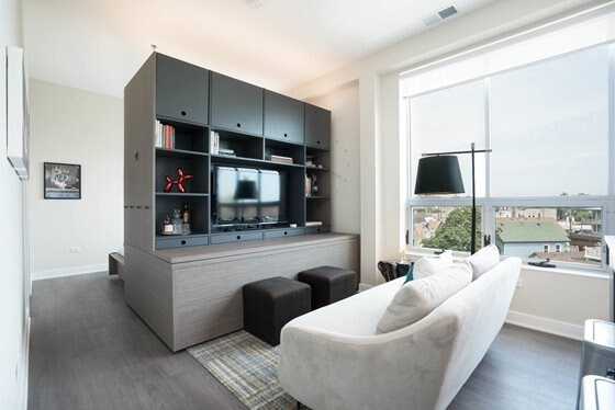 Building Photo - 2450 W Armitage Ave