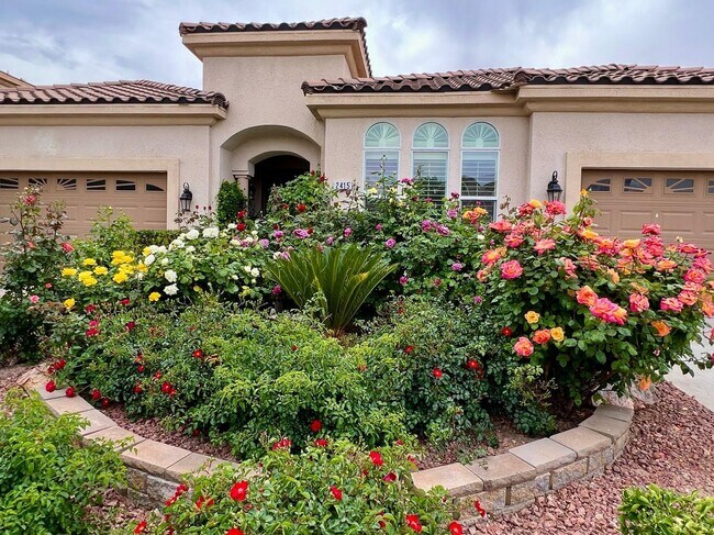 Building Photo - Stunning single-story home in picturesque community!