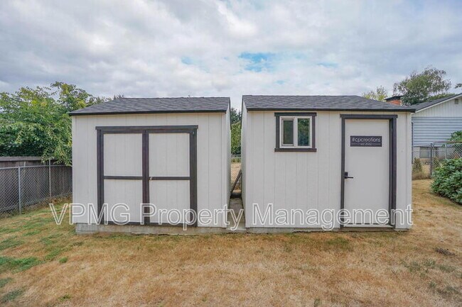 Building Photo - 6904 NE 70th St