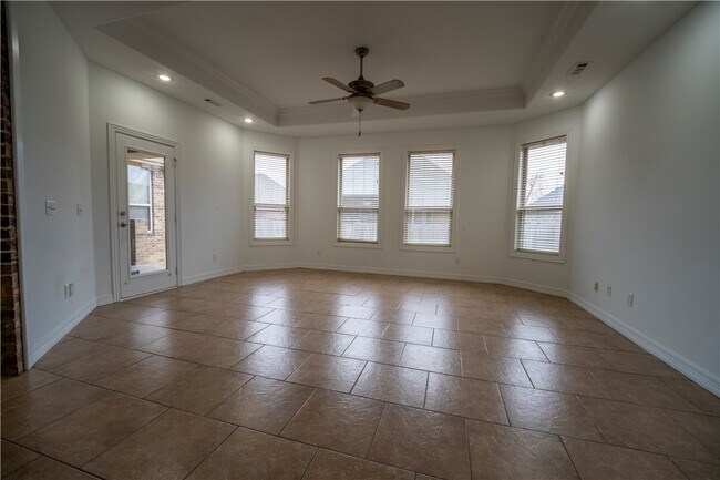 Building Photo - 4604 SW Swinton Dr