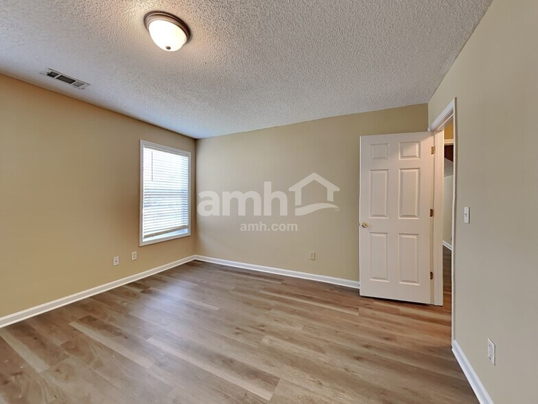 Building Photo - 447 The Gables Dr