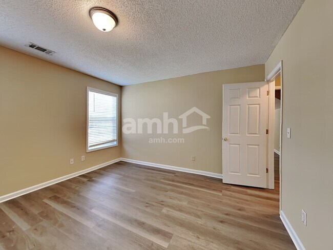 Building Photo - 447 The Gables Dr