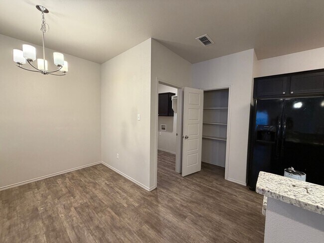 Building Photo - Luxury Town House in Southwest Lubbock