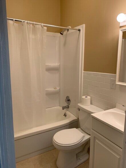 Bath - 1931 Ivanhoe Ct