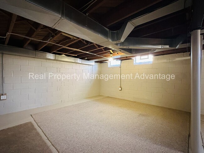 Building Photo - Charming 3-Bedroom Ranch minutes from Woodward Ave, Birmingham, and Berkley!