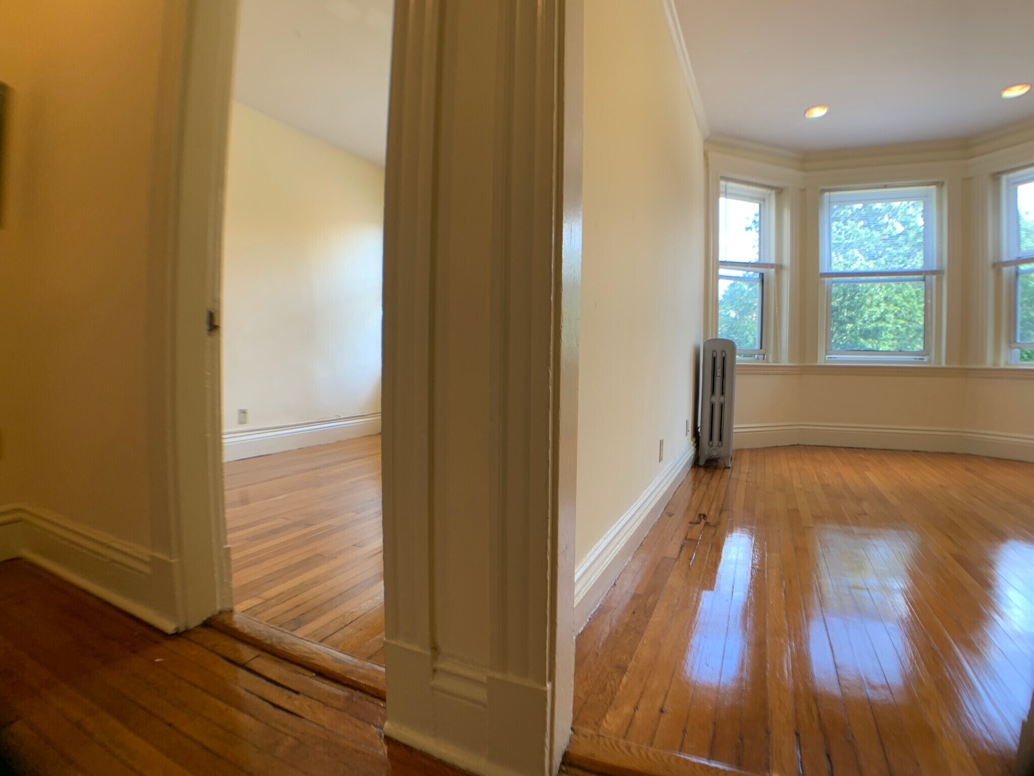 Building Photo - 100 Queensberry St