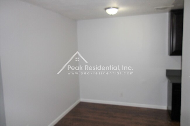 Building Photo - Updated 2bd/1ba Lincoln Village Duplex wit...