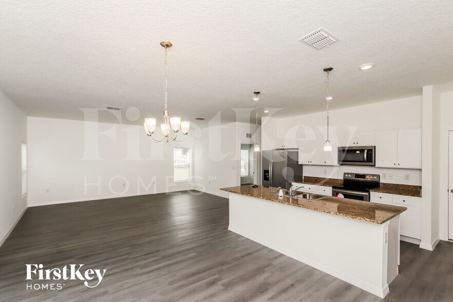 Building Photo - 1021 Locust Ave