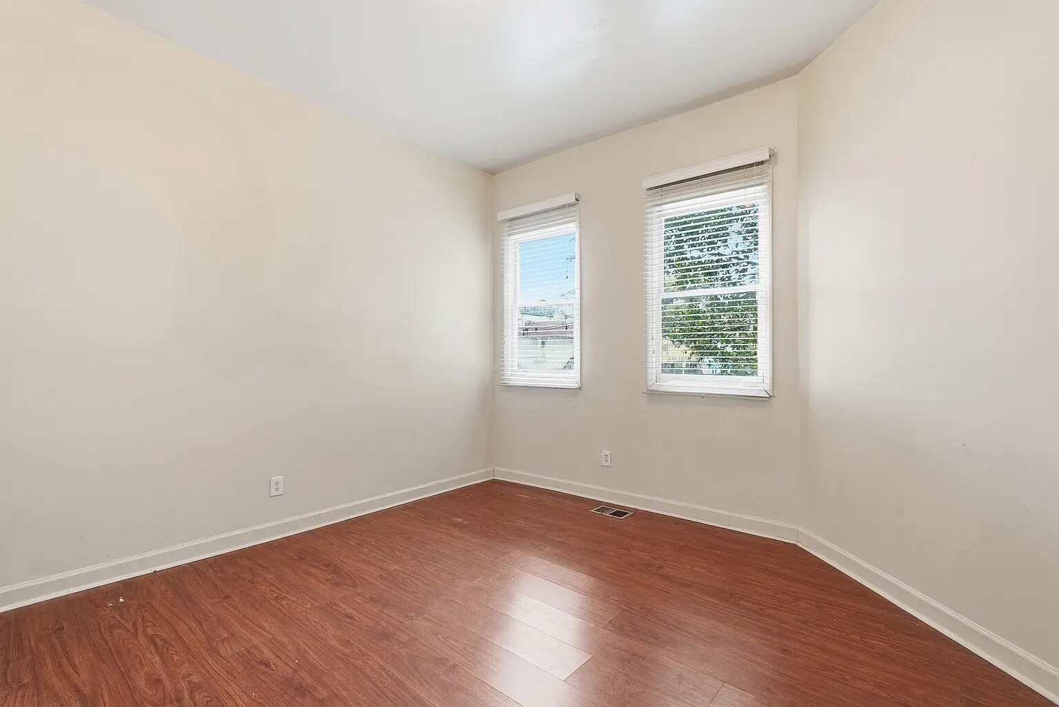 Building Photo - 309 W 41st St