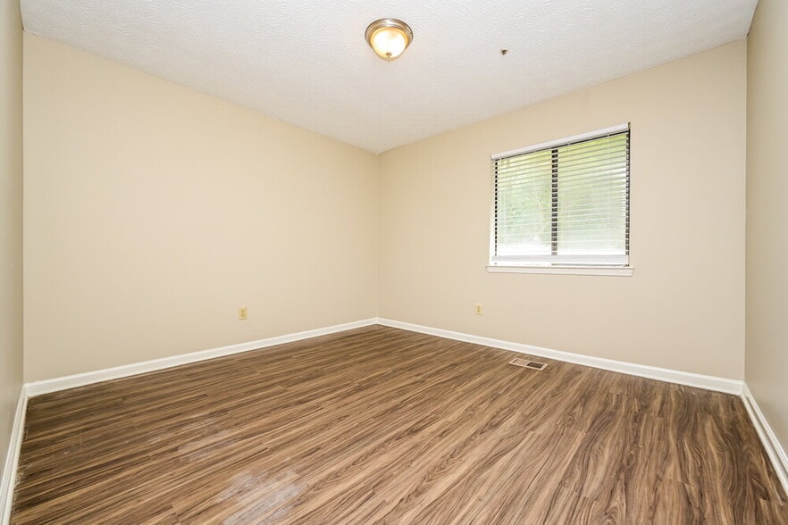 Building Photo - 5796 Trent Walk Dr