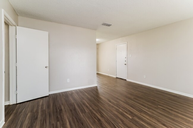 Building Photo - 7218 Wren Cir