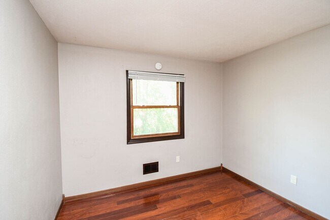 Building Photo - Charming 3-Bedroom Single Family Home – Pet Friendly!