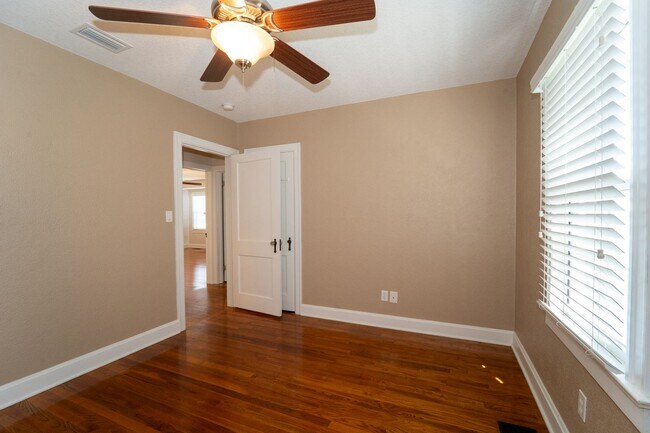 Building Photo - Davis Shores 3/2 Single Family Home
