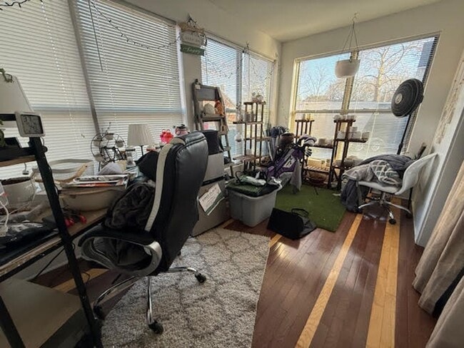 Building Photo - Sun-Filled Living with Hardwood Floors Near Downtown
