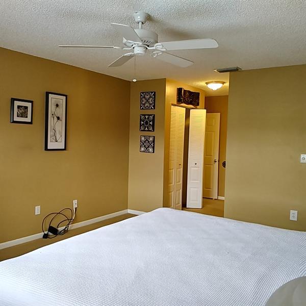 Building Photo - 8045 Eastlake Dr