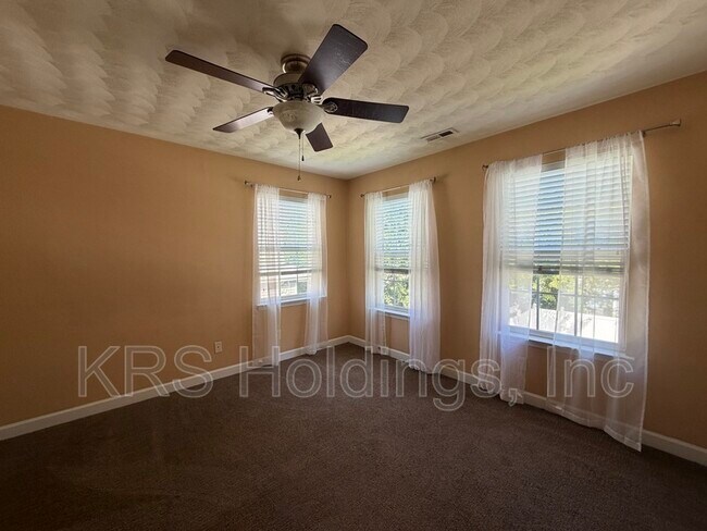 Building Photo - 1129 Hampton Ave