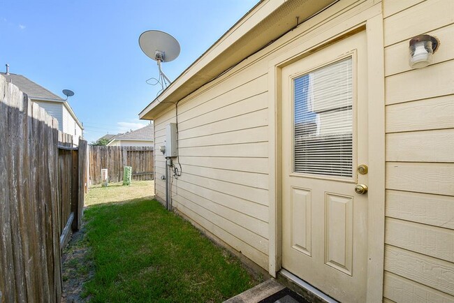 Building Photo - 7210 Foxwood Fair Ln