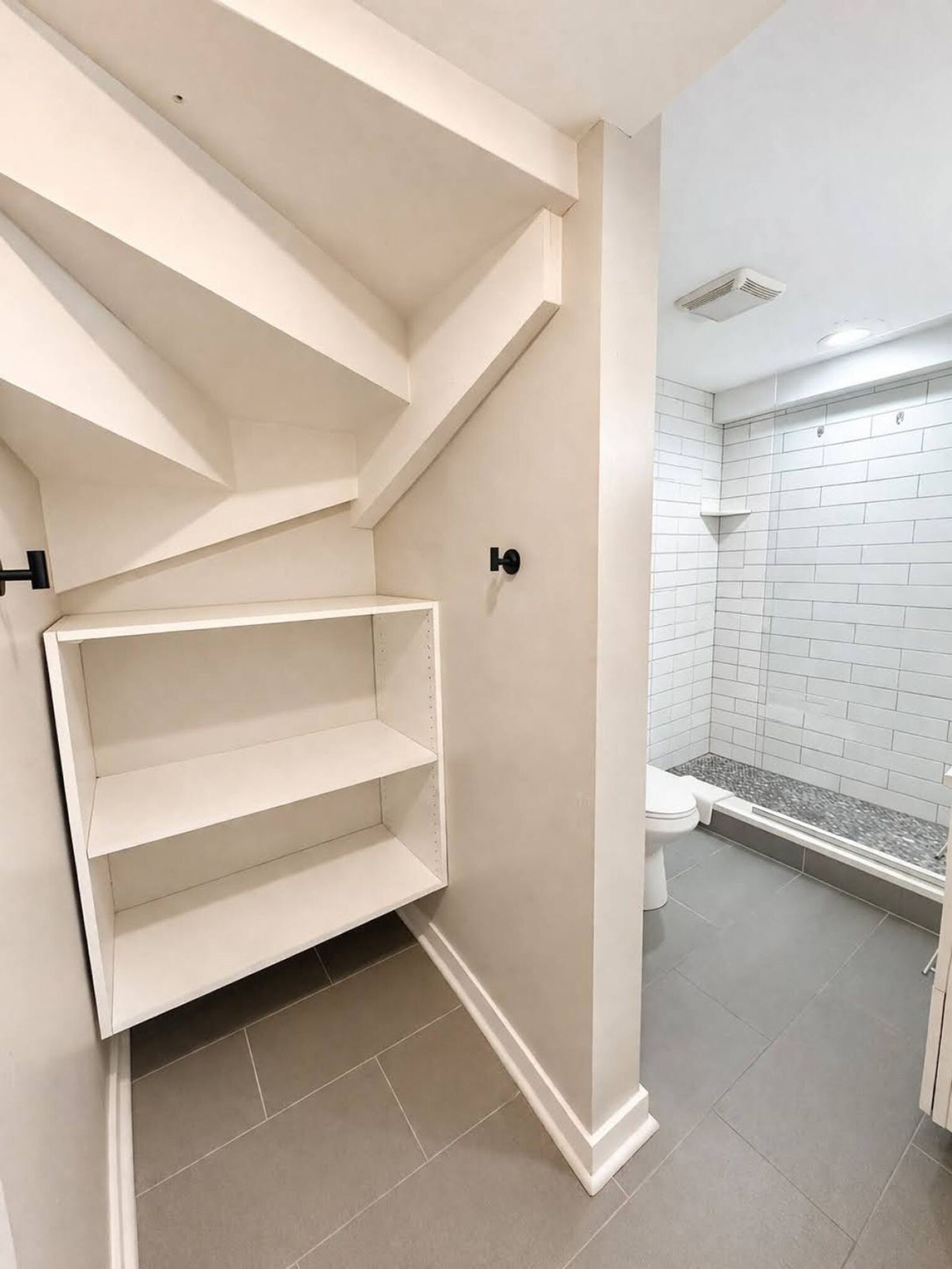 Building Photo - 736 N Throop St