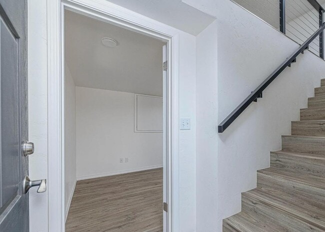 Building Photo - 266 NW Riverside Blvd