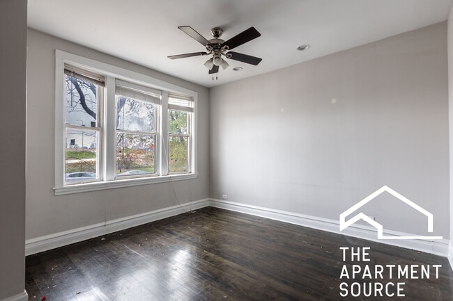 Building Photo - 1530 N Greenview Ave