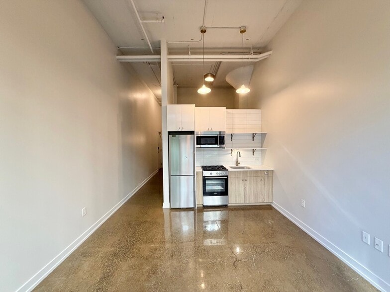 Building Photo - 152 W Huron St