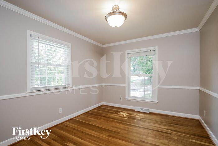 Building Photo - 2822 Rutherford Dr