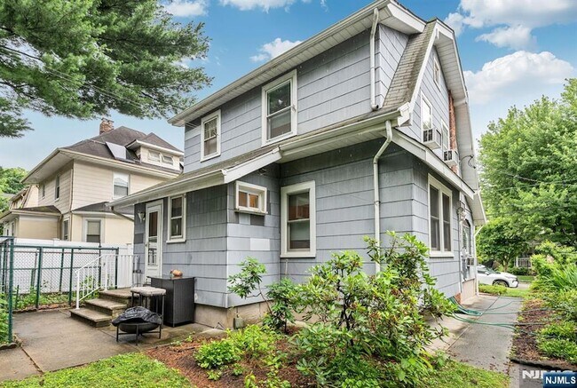 Building Photo - 133 Highwood Ave
