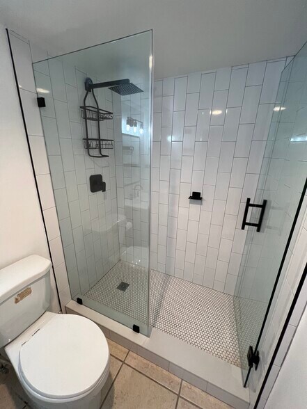 Building Photo - 150 SE 25th Rd