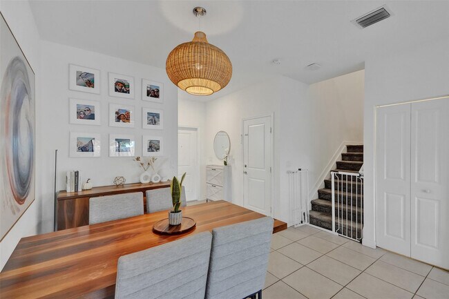 Building Photo - 20741 NE 5th Ct