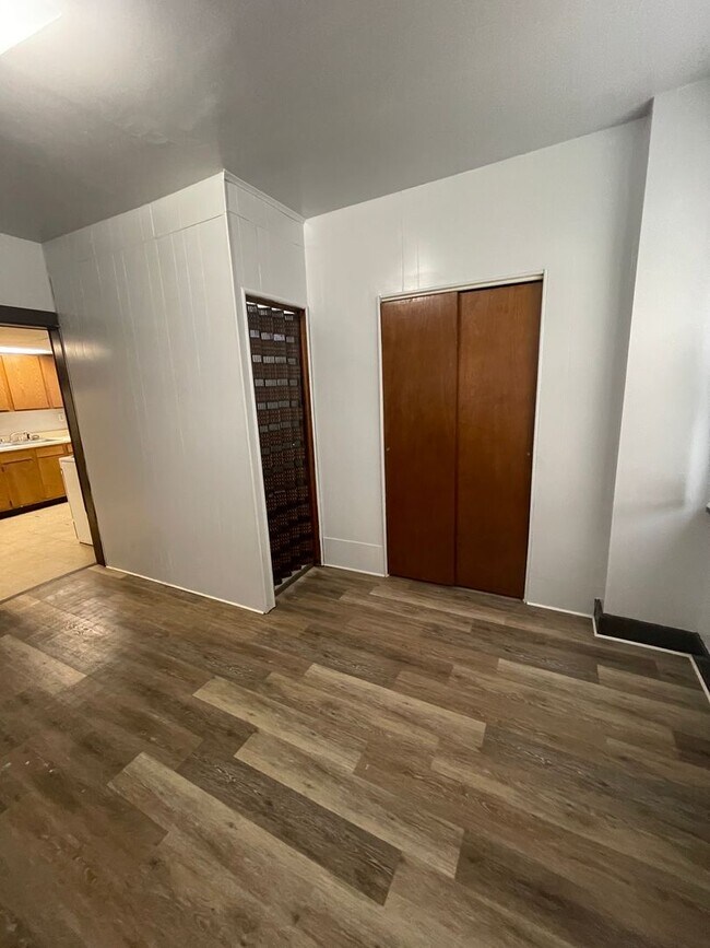 Building Photo - 1600 McClure St