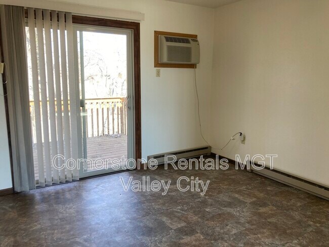 Building Photo - 804 11th St NW