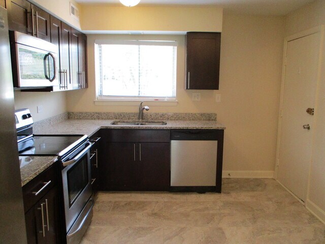 Building Photo - 9376 Bay Colony Dr