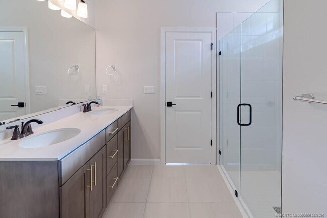 Building Photo - 861 SE Courances Dr