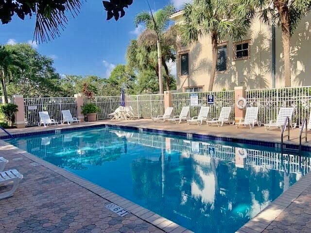 Building Photo - 1150 Town Center Dr