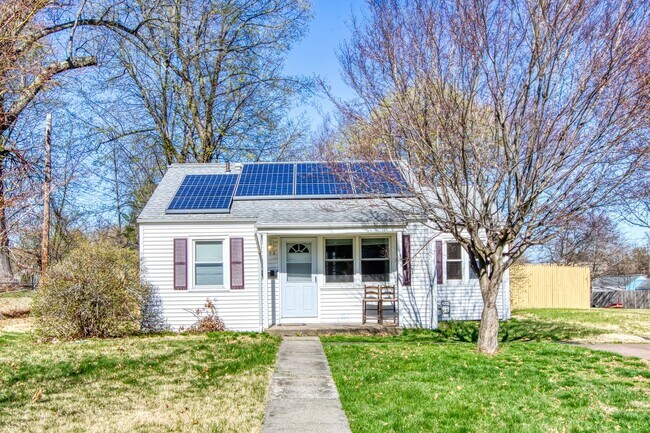 Building Photo - 3 Bedroom Single Family Rental - Fenced in yard